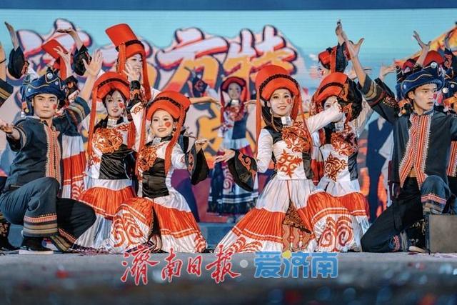 图集｜济南方特 “国风盛典” 燃动假期，非遗与欢乐共谱华章