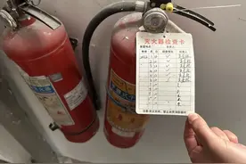 灭火器过期、电动车违规停放，杭州桐庐消防突击检查发现不少问题图片