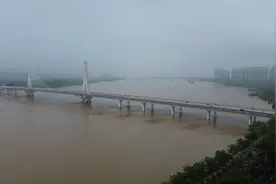 珠江流域北江韶关段水位出现回落，下游水位持续上涨图片