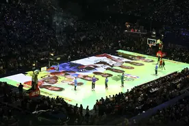 （体育）篮球——NBA全明星：利拉德卫冕“三分王”图片