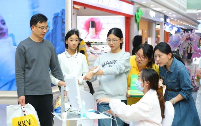 周末亲子时光！来临沂河东吾悦广场：看表演、玩游戏，流感季守护健康更安心！