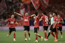 四连胜！成都蓉城领跑中超图片