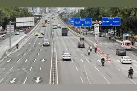 记者早高峰实探：广州鹤洞大桥目前仍禁止电动自行车上桥图片