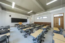 别让现代化教学困在一块电子屏里丨中听图片