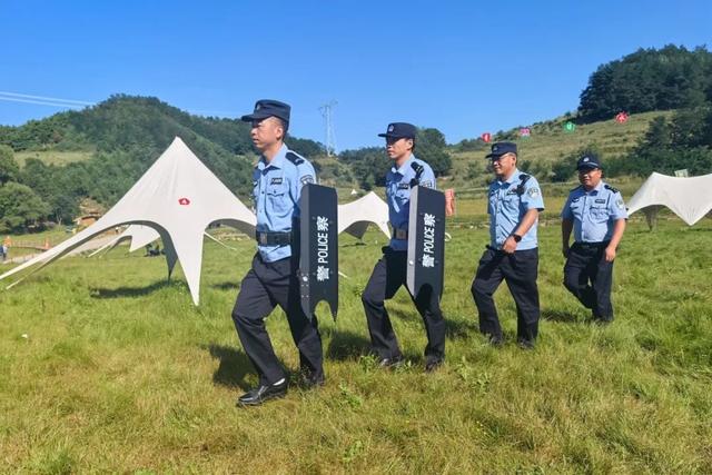 阳光下的守护丨清水公安：“景中有警” 让游客安心畅游