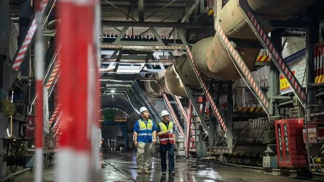 你关心的菜园坝长江铁路隧道建得怎样了？已完成近90%