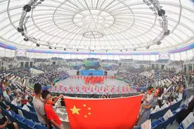 趣味挑战赛、网球联赛、市外“擂台”赛……湖北京山学校网球教育普及率达到100%图片