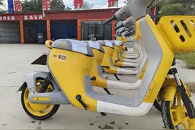 周口共享电单车开启“洗刷刷”模式图片