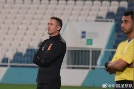 1比2输给中国香港队 国足到底输在哪里？图片