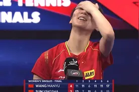 王曼昱世乒赛女单夺冠，赛后采访嘴瓢害羞摸头视频封面