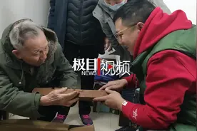 报道追踪｜精心收藏手制工具52年，如数捐给报中人，这位老木匠通过极目新闻完成传承图片