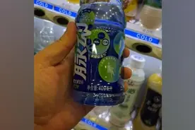 自动售货机买大瓶水只给迷你装？成都双流机场：忘记更换样品