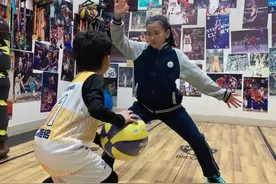 乐清这对姐弟的打球视频火了！篮球场居然是自家客厅，还引来大明星点赞图片