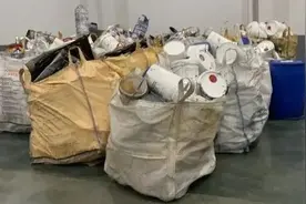 浙江一废品站无视法律，回收这种废品加工变卖，3名老板现场被逮捕图片