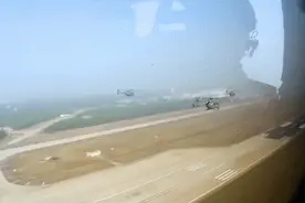 印度共和国日阅兵，熟悉的摩托车特技表演又回来了图片