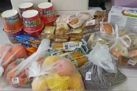 大学生孤身留校结果变团宠图片