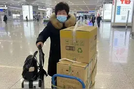 “我的妈妈是超人！”儿子在杭过年，诸暨妈妈一路公共交通，竟搬来5大箱年货图片