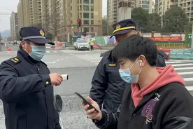 “三区”调整后，杭州一小伙骑着小电驴赶回家：我想见她图片