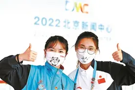 戴上“花样口罩”笑眼更传神图片