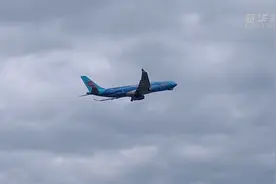 新华全媒+|云上“最美办公室”里的“90后”女机长图片