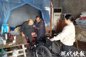 智残伯父罹患尿毒症，侄子侄媳打工给他治病图片