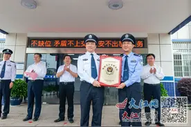 永葆一颗红心 守护一方红土图片