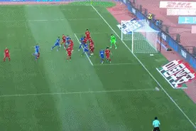 外援建功，武汉三镇2:1胜海港，升班马继续领跑排行榜图片