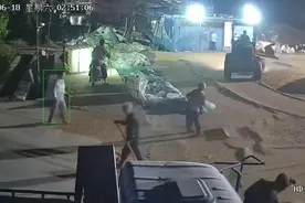 超暖心！凌晨突然打雷，亲朋邻居四处赶来抢收三四十万斤麦子图片