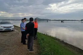 坚持，坚决，坚信！乐平公安全力投入抗洪抢险攻坚战！图片