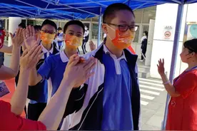 深圳中考首日现场直击 这些画面太动人图片