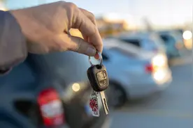 二手车商仍不放弃，从月入四五万到转行干代驾，车商：奥迪A6赔5万出手图片