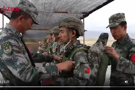 千米高空穿云破雾！直击特种兵高原伞降训练图片