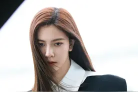 做人真难，做臭脸美女更难图片