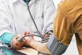 手麻脚麻别不当回事！出现这几种症状，关键时候会要命！图片