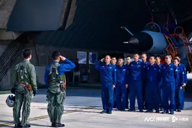 空军00后飞行学员：高二体验开飞机，系最年轻三代机战斗员图片