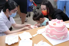 出生仅1200克，无法自主呼吸！历时两年，极重度支气管肺发育不良患儿在沪获救，上海医生再创生命奇迹图片