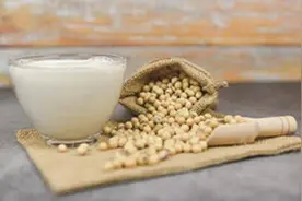 牛奶与豆奶 哪个更适合你？图片