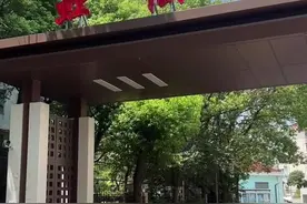 vlog丨上海一小区防空洞内隐藏着一个旧衣物交换空间 记者带你逛图片