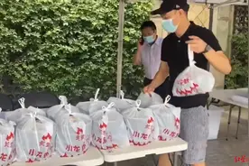 餐馆每天做近400份盒饭送防疫一线人员，老板：尽一份力而已图片