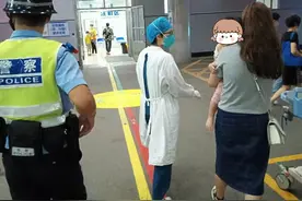 江门蓬江警方开辟绿色生命通道紧急救助昏迷女童图片