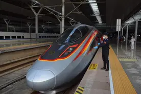 江西始发“复兴号”智能动车组首开 南昌至北京6小时内到达图片