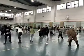 武汉欢乐谷NPC晒扮鬼视频：想说练习辛苦，没想到乐坏网友图片