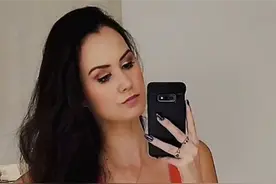 美国政治评论员抱怨坐飞机被夹在俩肥胖者中间，获航空公司150美元抵扣券补偿图片