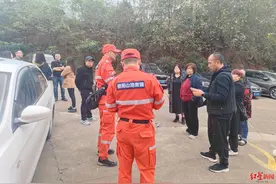 生死40小时！86岁大爷外出散步失踪，最后竟在这里找到图片