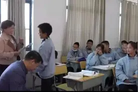 长沙“社牛男孩”和校长交朋友，出口成章笑翻众人图片