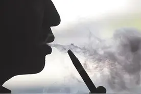 使用后上瘾还会产生肺刺激物，电子烟是传统香烟的安全替代品吗？图片