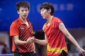 林高远/王曼昱全锦赛混双夺冠，心态成取胜法宝图片