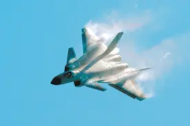 歼-20、歼-16震撼全场，飞行展示动作具有很强的实战意义图片