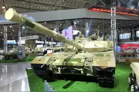 “组团”亮相！坦克、大炮、枪械一应俱全图片