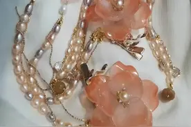 甘肃兰州：大学女生用热爱制作国风饰品展现国潮风图片